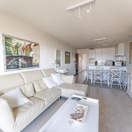 Plaza E 2413 With A Private Balcony Appartement Oostduinkerke